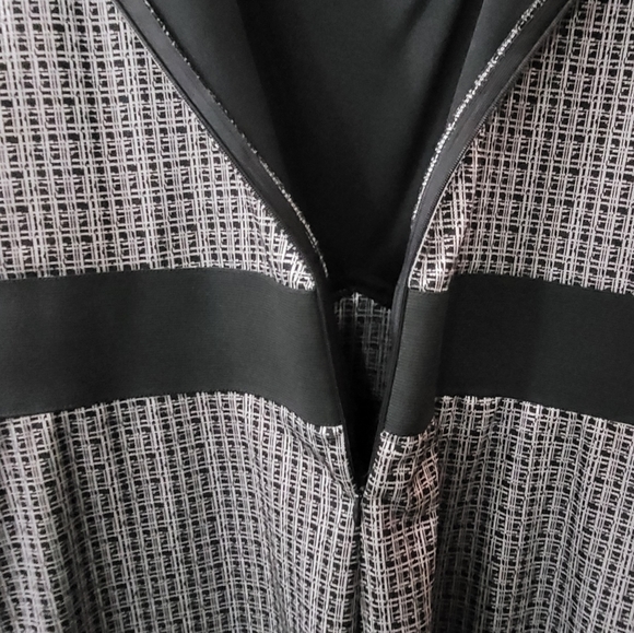 Ricki's Sleeveless Midi Fitted Black & Silver Dress with pockets size 18 - Picture 2 of 8